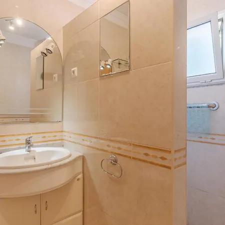 Apartment Ferienwohnung Fuer 4 Personen Ca 90 Qm In Canico, Madeira Ostkueste Von Madeira Canico (Madeira)