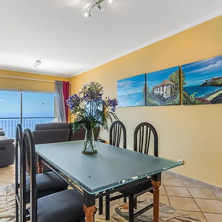 Apartment Ferienwohnung Fuer 4 Personen Ca 90 Qm In Canico, Madeira Ostkueste Von Madeira
